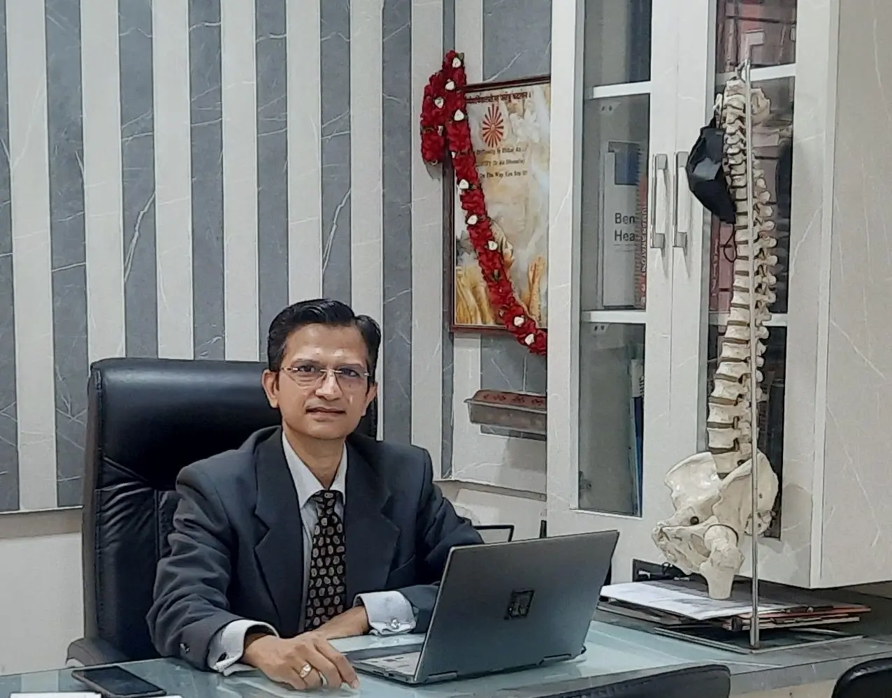 Dr. Yogesh Pithwa, Expert Spine Surgeon: A dedicated and skilled professional in the field of spinal health.